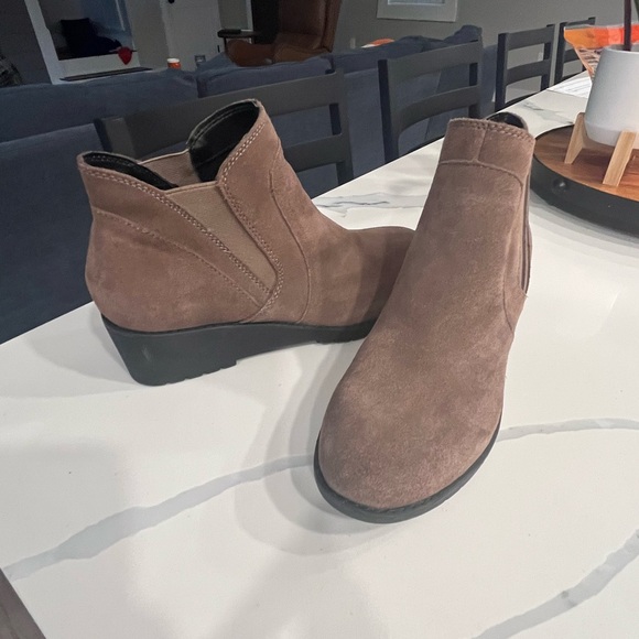 Adam Tucker By Me Too Women's Nexus14 Bootie Nutmeg Suede‎ Wedge Fall size 7.5 - Picture 8 of 8